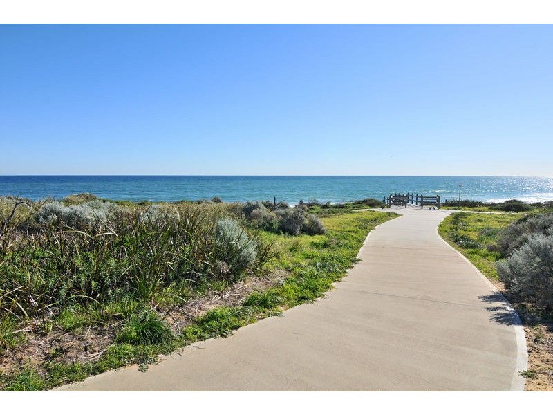 98 Boardwalk Boulevard, Halls Head WA 6210