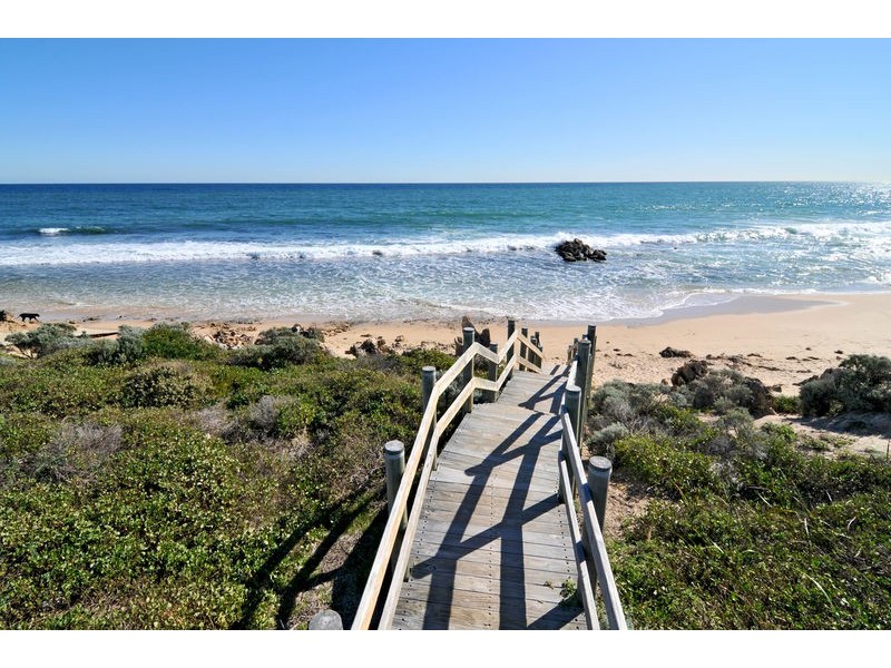 98 Boardwalk Boulevard, Halls Head WA 6210