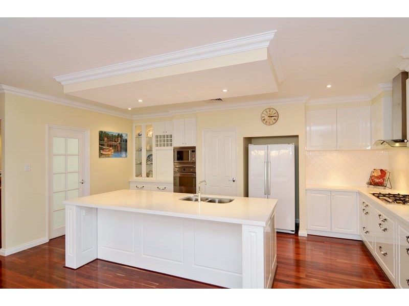 121 Hudson Drive, Dudley Park WA 6210