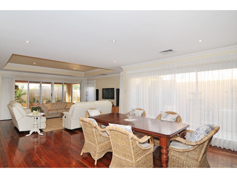 121 Hudson Drive, Dudley Park WA 6210