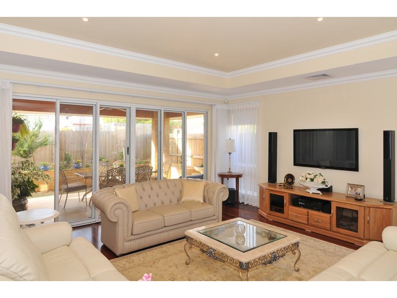 121 Hudson Drive, Dudley Park WA 6210