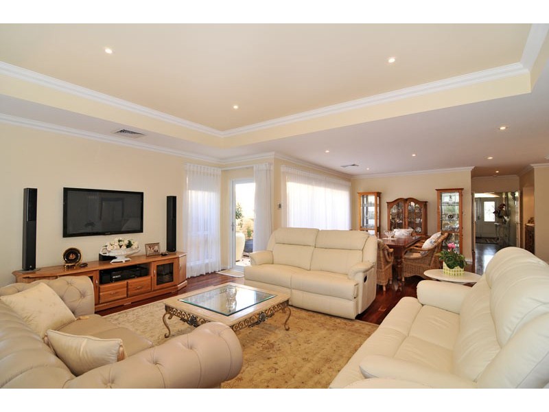 121 Hudson Drive, Dudley Park WA 6210