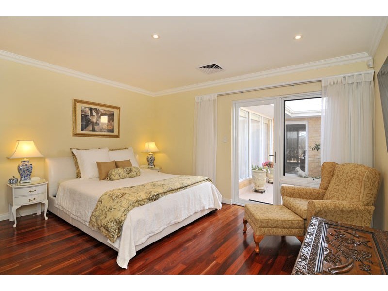 121 Hudson Drive, Dudley Park WA 6210