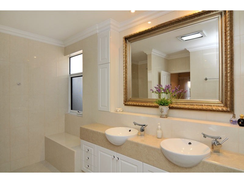 121 Hudson Drive, Dudley Park WA 6210