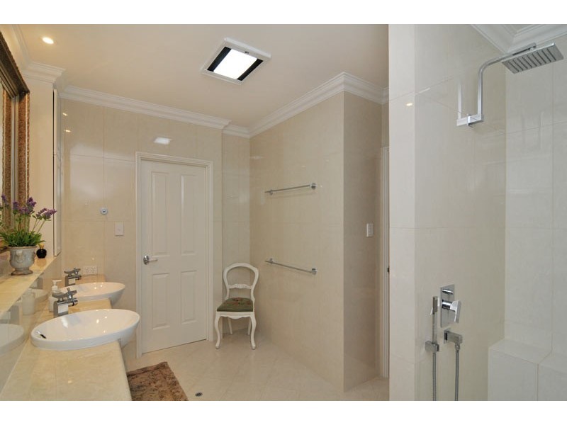 121 Hudson Drive, Dudley Park WA 6210