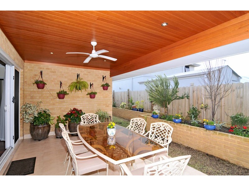 121 Hudson Drive, Dudley Park WA 6210