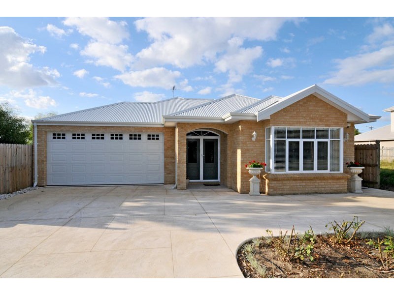 121 Hudson Drive, Dudley Park WA 6210