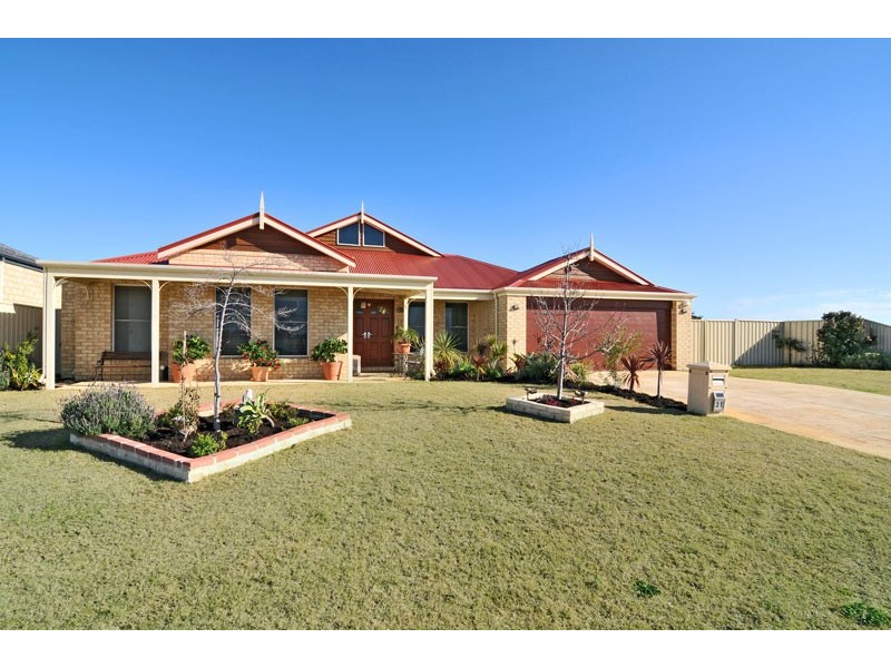 31 Teague Way, Lakelands WA 6180