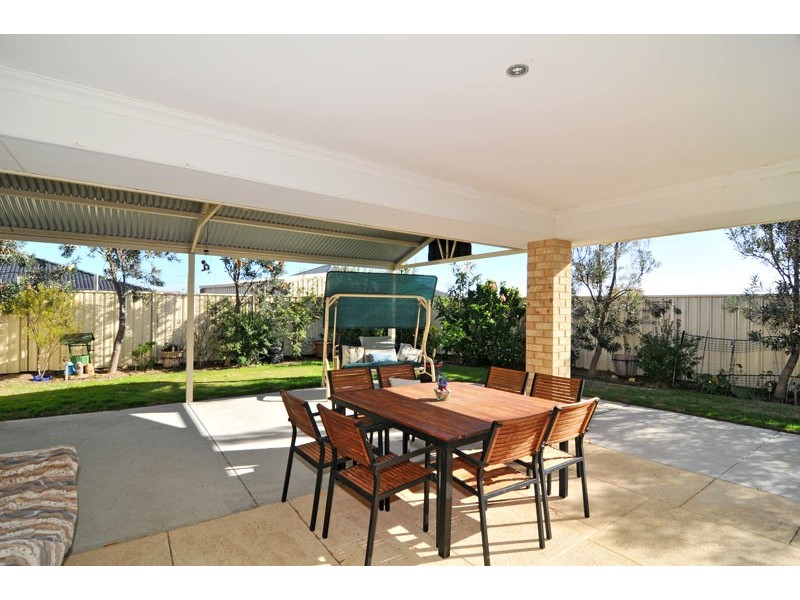 31 Teague Way, Lakelands WA 6180