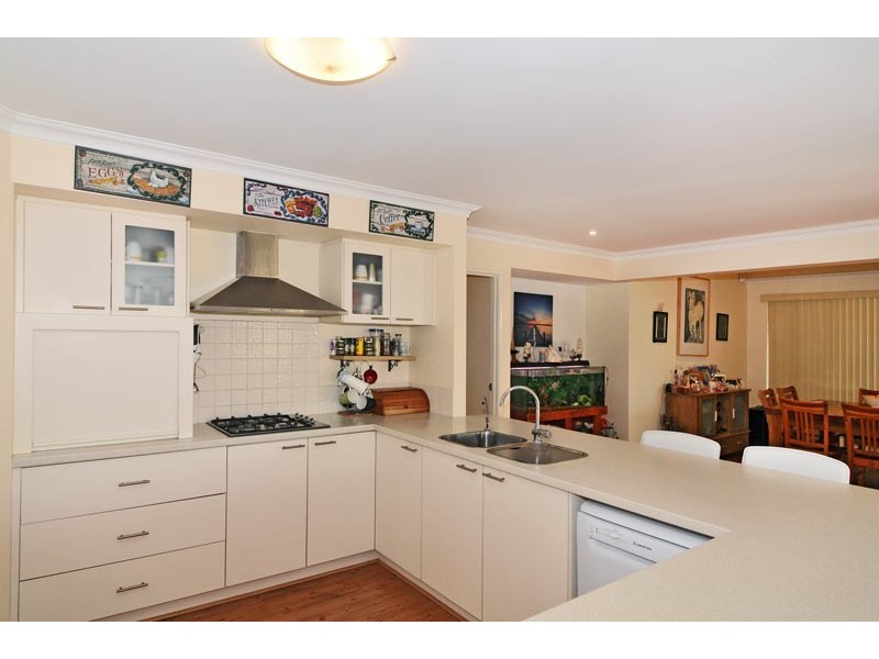 31 Teague Way, Lakelands WA 6180