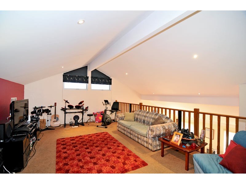 31 Teague Way, Lakelands WA 6180