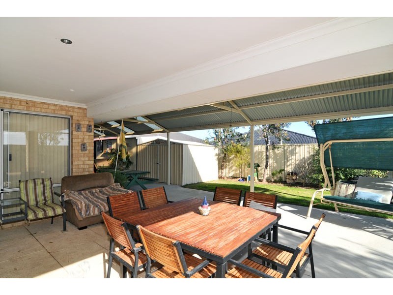 31 Teague Way, Lakelands WA 6180