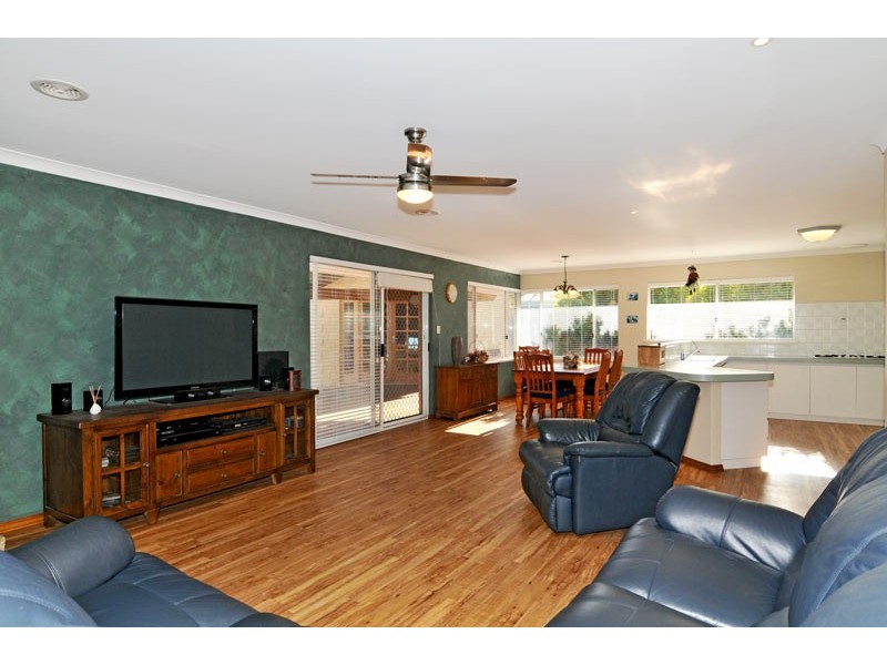 15 Kingfisher Drive, Halls Head WA 6210