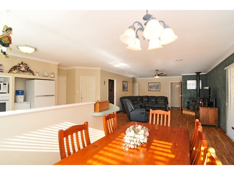 15 Kingfisher Drive, Halls Head WA 6210