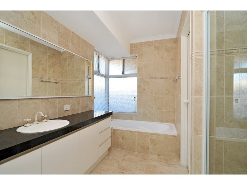 15 Kingfisher Drive, Halls Head WA 6210