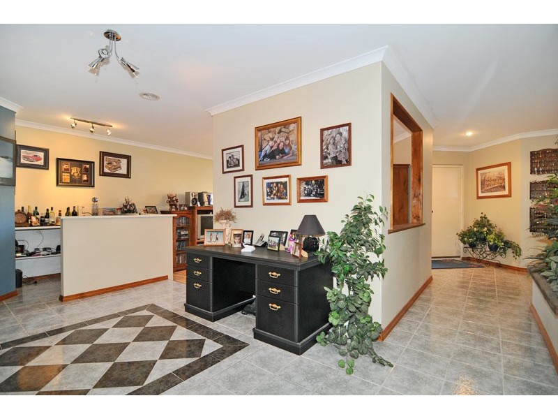 15 Kingfisher Drive, Halls Head WA 6210