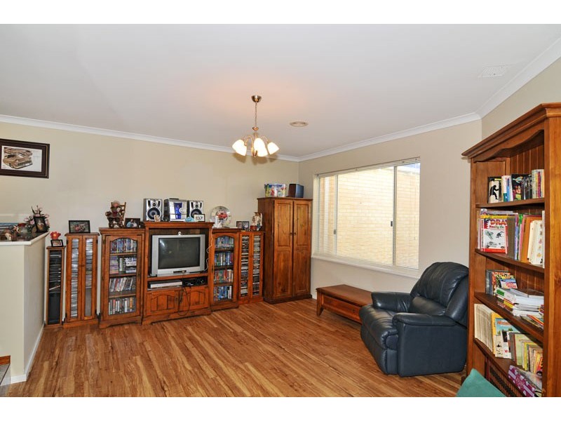 15 Kingfisher Drive, Halls Head WA 6210