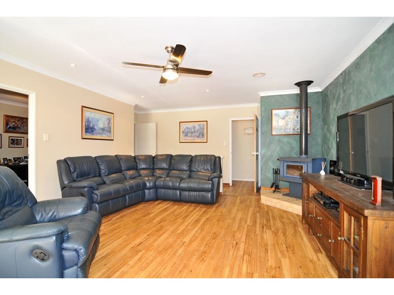 15 Kingfisher Drive, Halls Head WA 6210