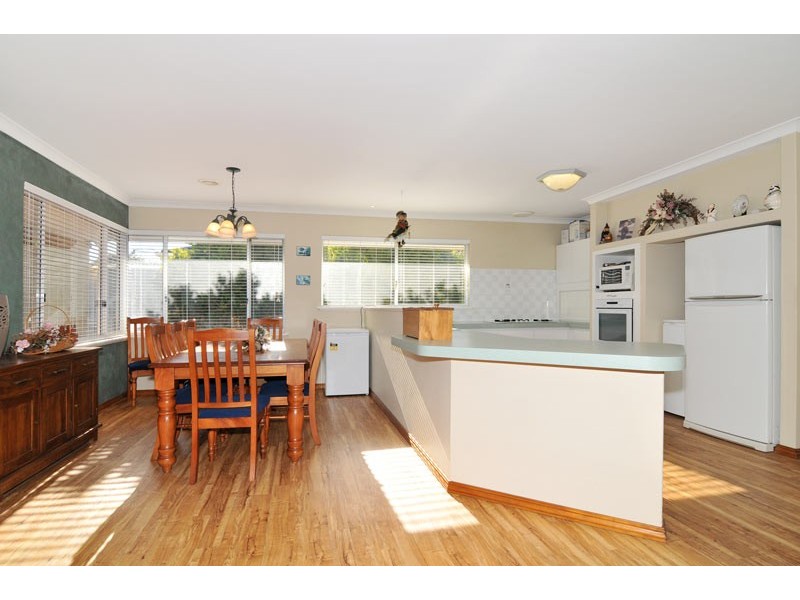 15 Kingfisher Drive, Halls Head WA 6210