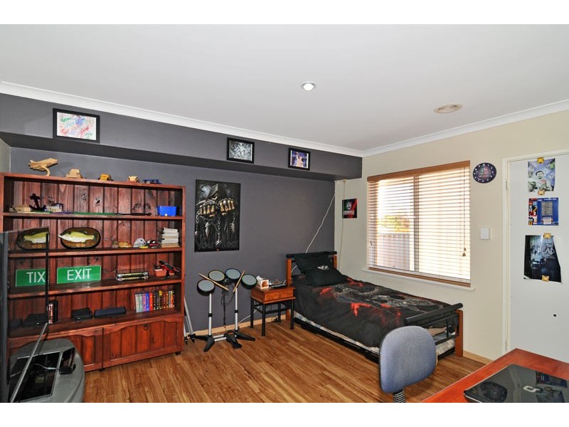 15 Kingfisher Drive, Halls Head WA 6210