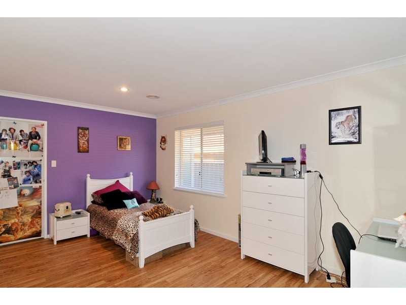 15 Kingfisher Drive, Halls Head WA 6210