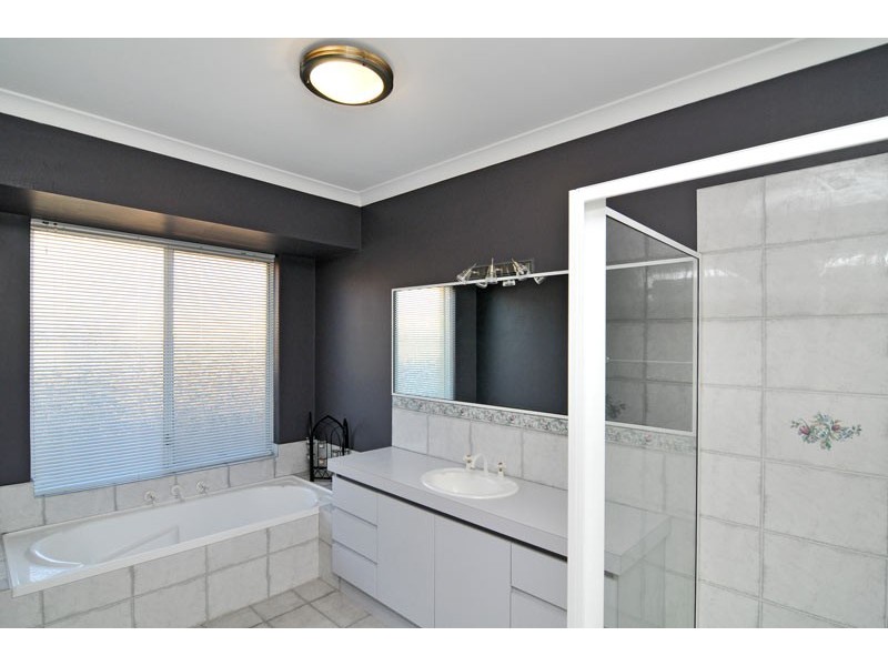 15 Kingfisher Drive, Halls Head WA 6210