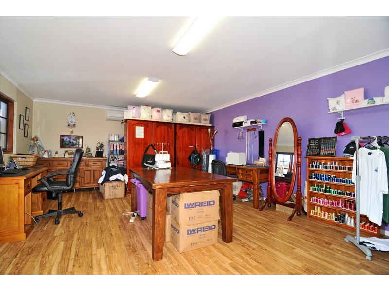 15 Kingfisher Drive, Halls Head WA 6210