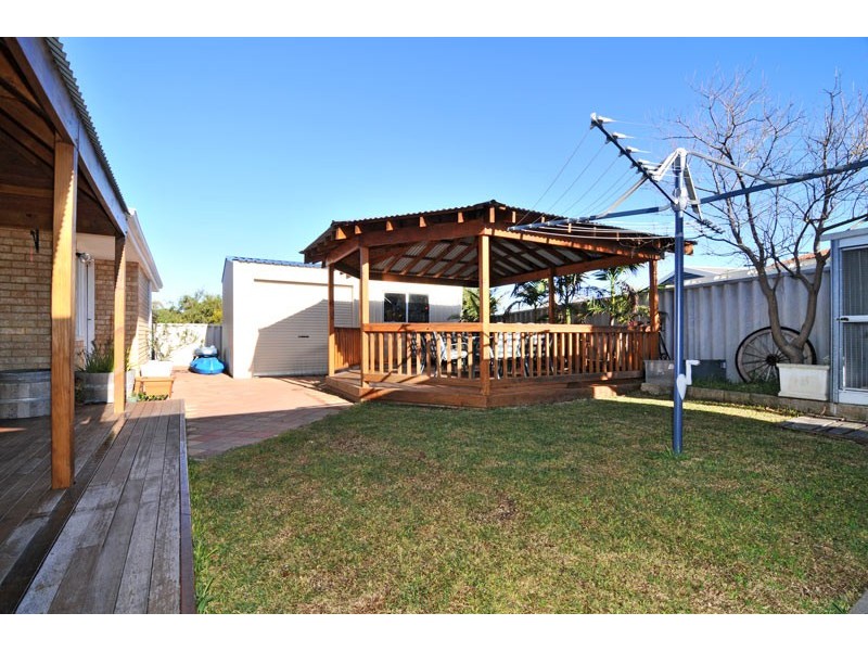 15 Kingfisher Drive, Halls Head WA 6210