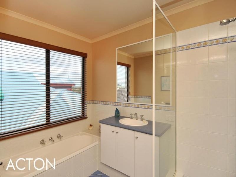 31 Darwin Terrace, Dudley Park WA 6210