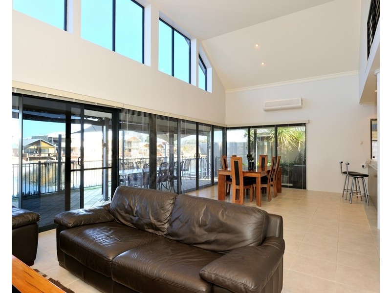 12 Bermuda Place, Halls Head WA 6210