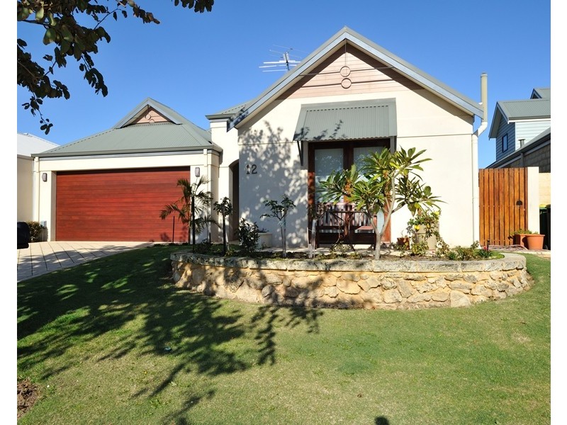 12 Bermuda Place, Halls Head WA 6210
