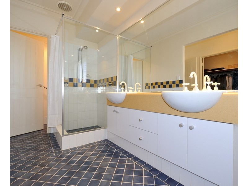 12 Bermuda Place, Halls Head WA 6210