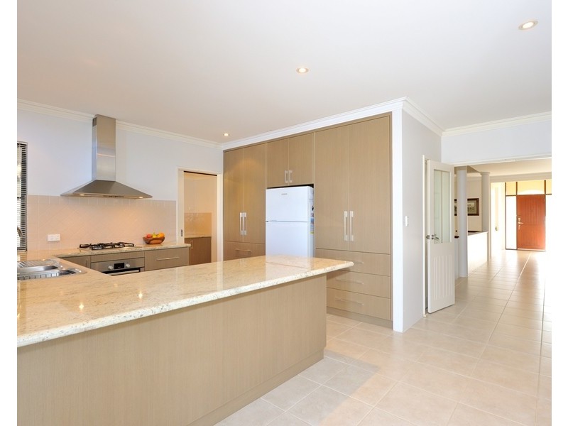 12 Bermuda Place, Halls Head WA 6210