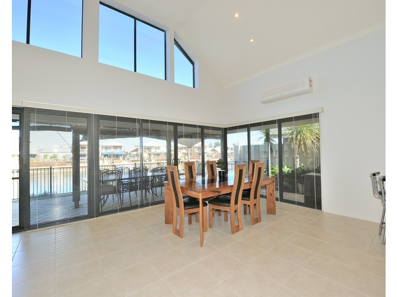 12 Bermuda Place, Halls Head WA 6210