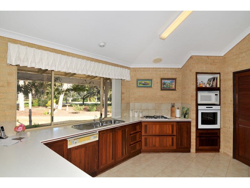 31 Nutbush Avenue, Falcon WA 6210