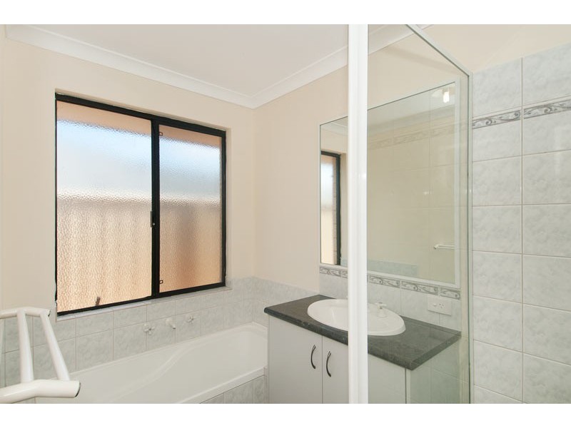 5 Albina Chase, Lakelands WA 6180