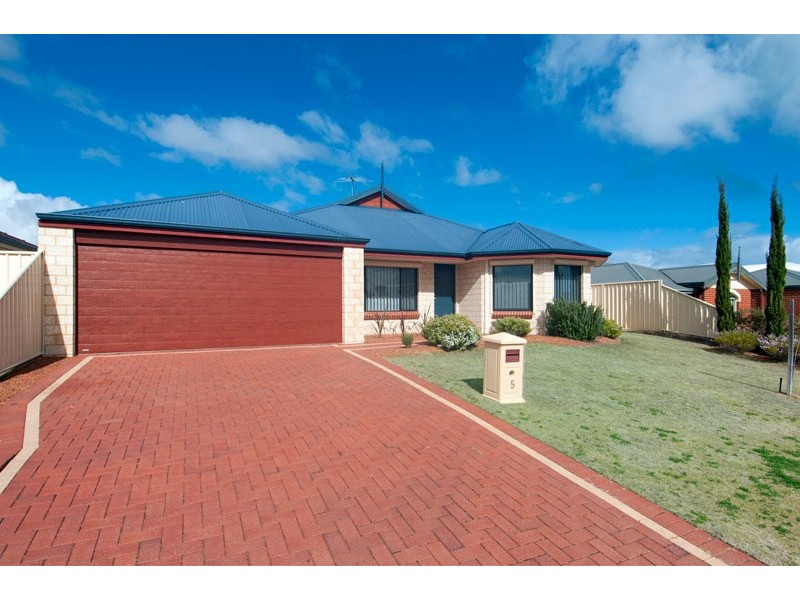 5 Albina Chase, Lakelands WA 6180