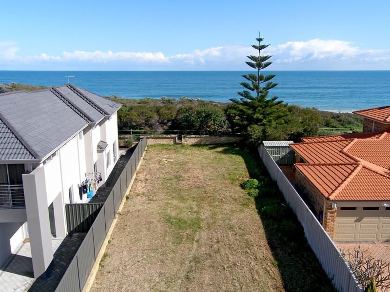 4 Coral Court, Halls Head WA 6210