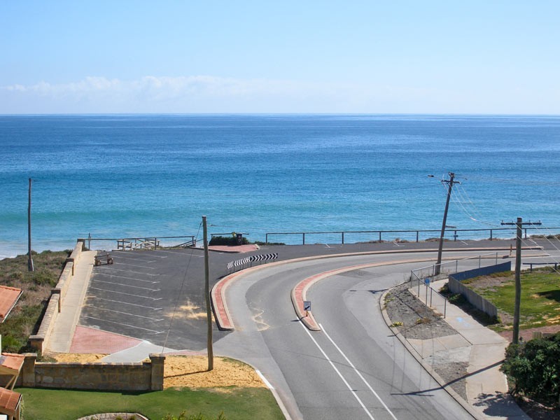 4 Coral Court, Halls Head WA 6210