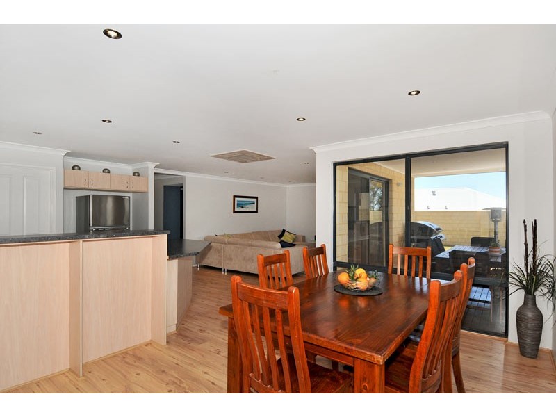 2 Bush View, Wannanup WA 6210