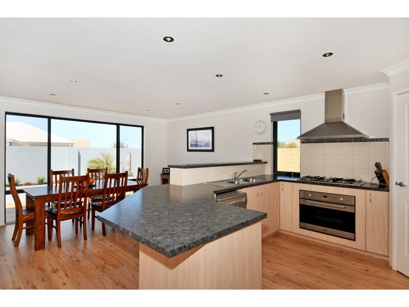 2 Bush View, Wannanup WA 6210