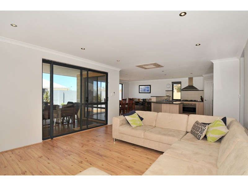 2 Bush View, Wannanup WA 6210