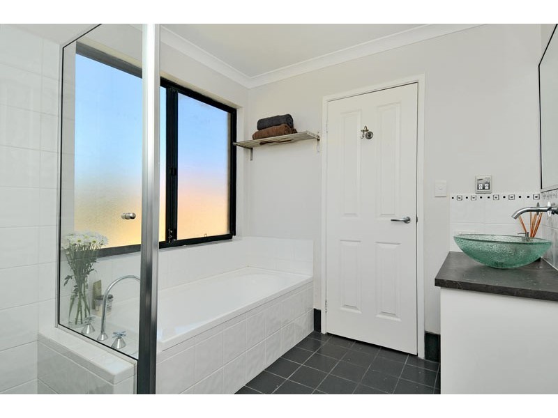 2 Bush View, Wannanup WA 6210