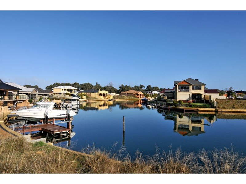 26 Leisure Way, Halls Head WA 6210