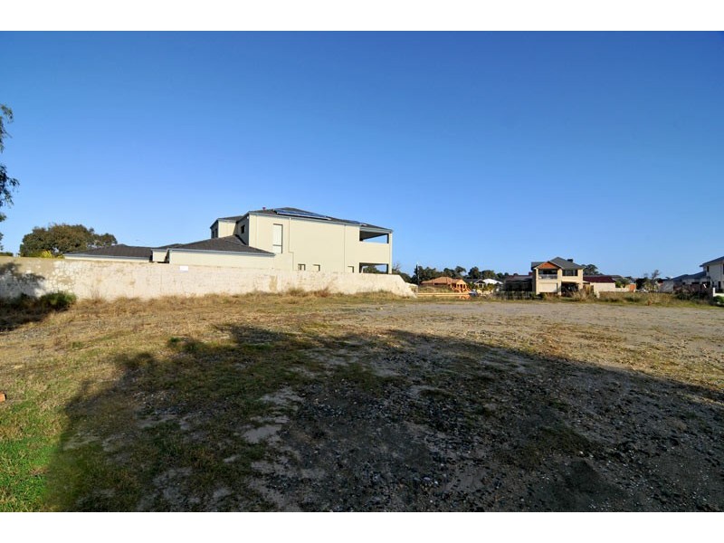 26 Leisure Way, Halls Head WA 6210