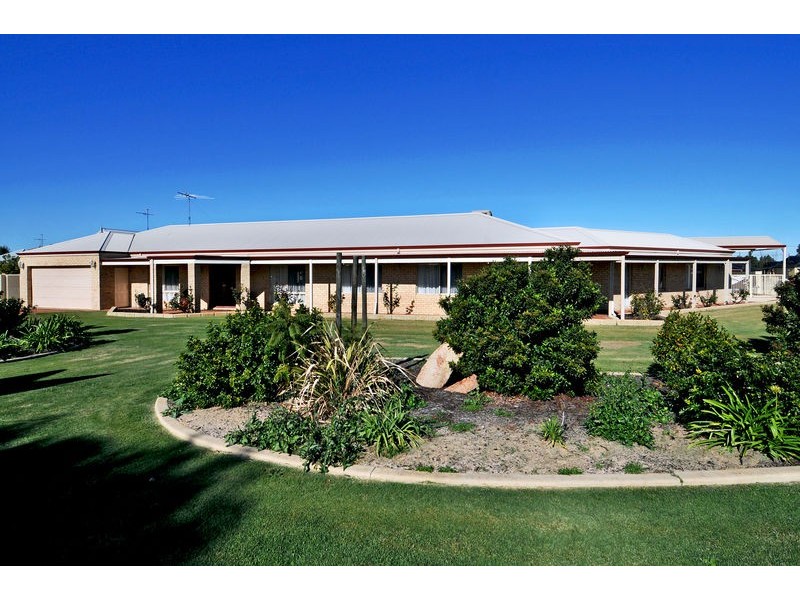 72 Midsummer Circle, Pinjarra WA 6208