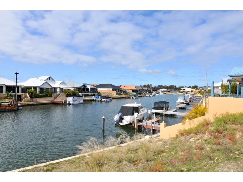 5 Syrenka Turn, Halls Head WA 6210