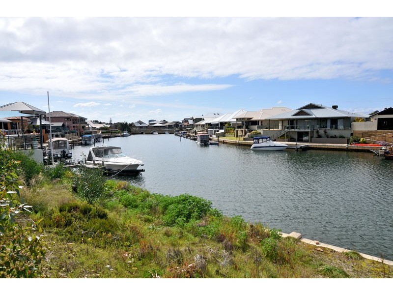 5 Syrenka Turn, Halls Head WA 6210