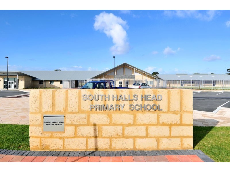 17 Tectona Way, Halls Head WA 6210