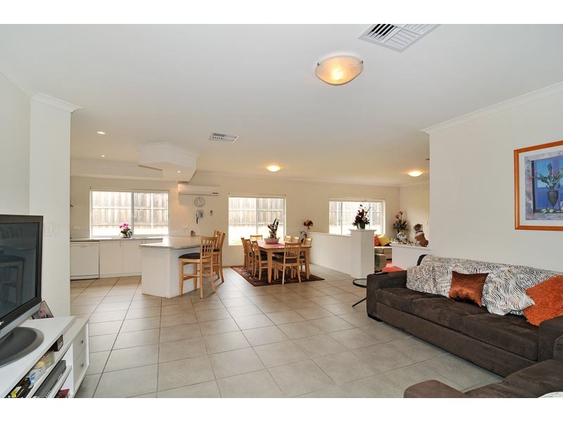 44 Buttercup Parkway, Halls Head WA 6210